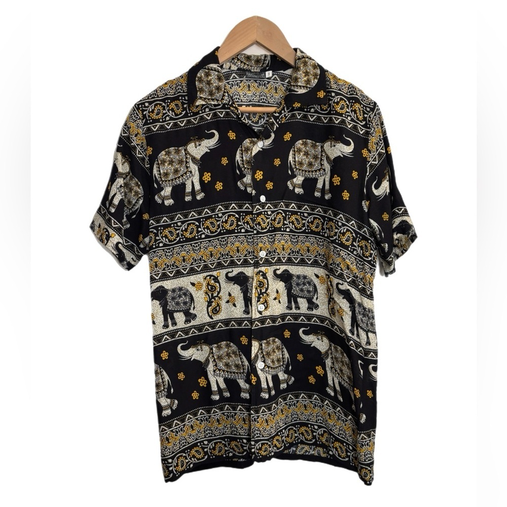 Earthbound Trading co. B & W & yellow elephant pattern short sleeve button up - Picture 1 of 3